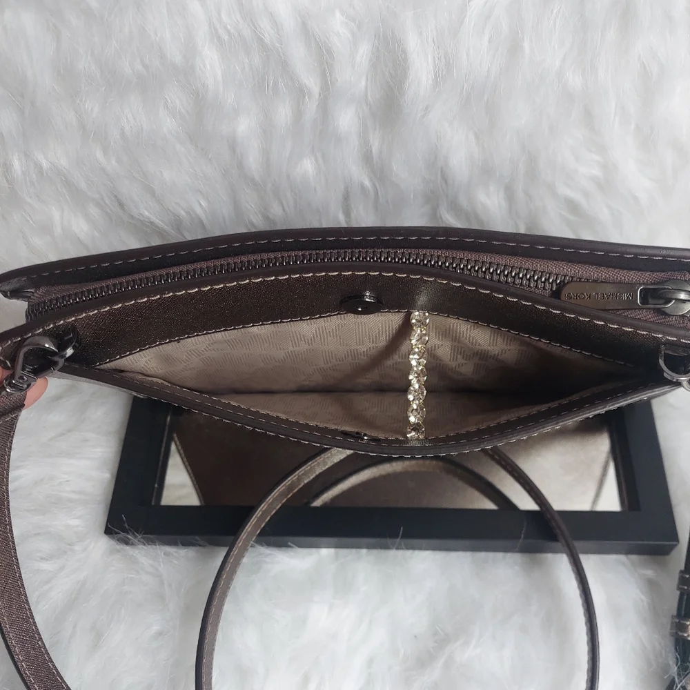 Michael Kors crossbody purse - Picture 5 of 7